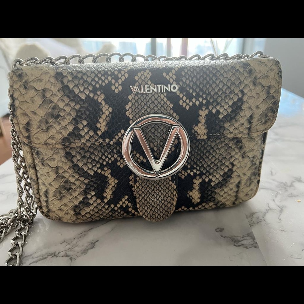 Mario VALENTINO
Antoinette Python Embossed Gray Leather Shoulder Bag